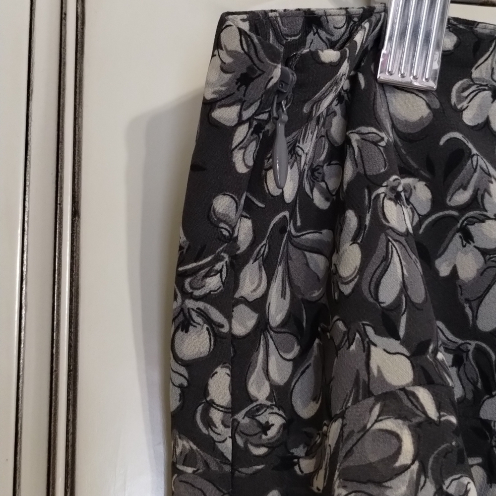 Loft Ann Taylor A-line Gray Floral Ruffle tiered Skirt Size 14 New with Tags - Picture 3 of 10